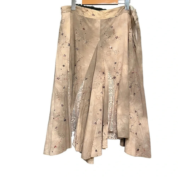 Multicolored, floral embroidered design with sequins, size XL - Picture 3 of 4